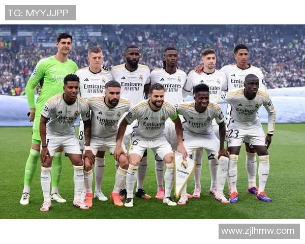 豪门球星风采齐聚球场赛季聚焦顶级球员对决与荣耀瞬间