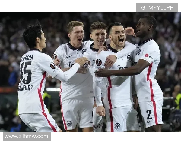 德国足球点球明星穿搭大比拼:球场外的时尚态度与个人风格解析 德国足球点球明星穿搭大比拼:球场外的时尚态度与个人风格解析